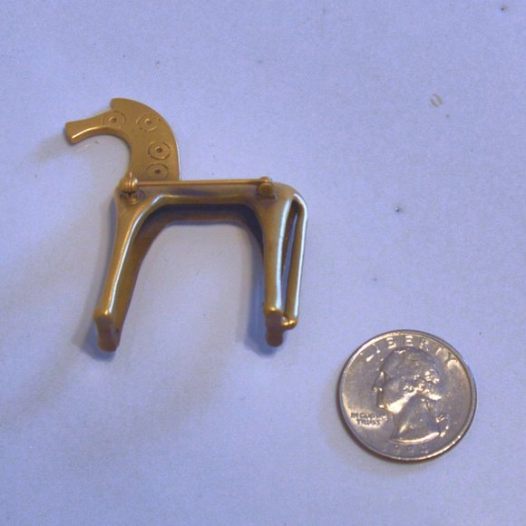 Vintage Brass Trojan Horse Brooch - Picture 6 of 10